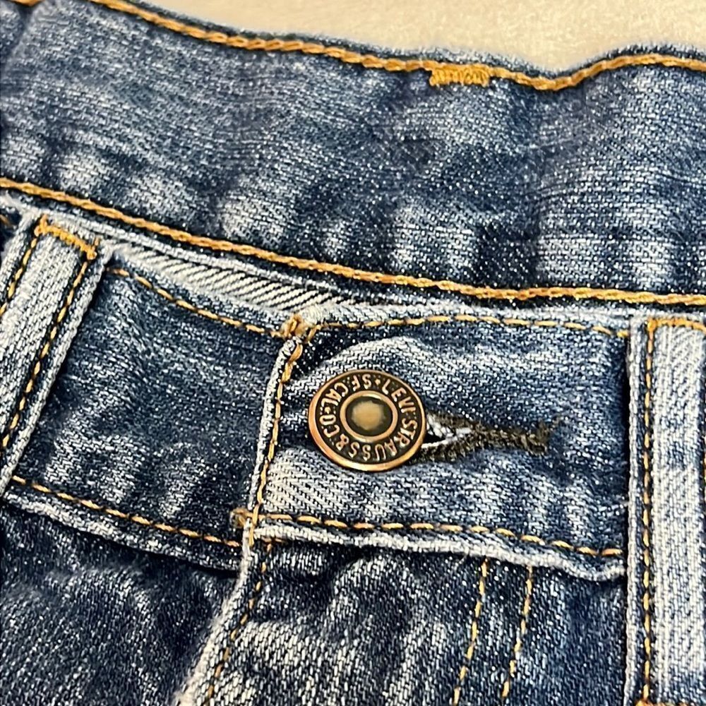 Levi's 550 Distressed Denim Cutoff Jean Shorts Size 6 - Picture 5 of 8